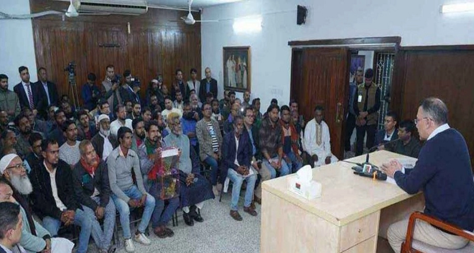 রিকশা, ভ্যান ও অটোচালকদের কষ্টের কথা শুনলেন তারেক রহমান