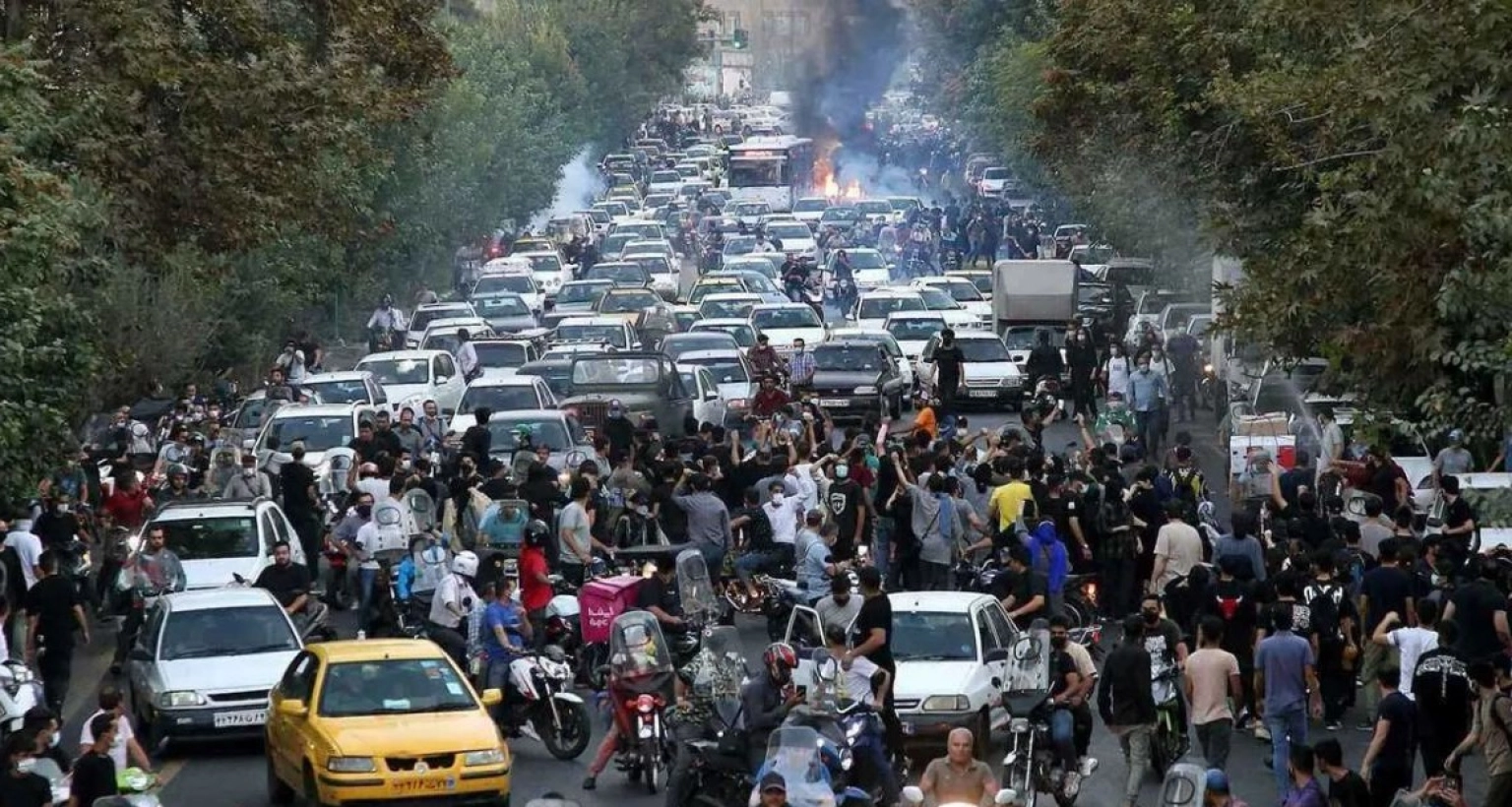 ইরানজুড়ে পরিস্থিতি আরও উত্তপ্ত, নিহত ২৪০০-এর বেশি : মার্কিন সংস্থা