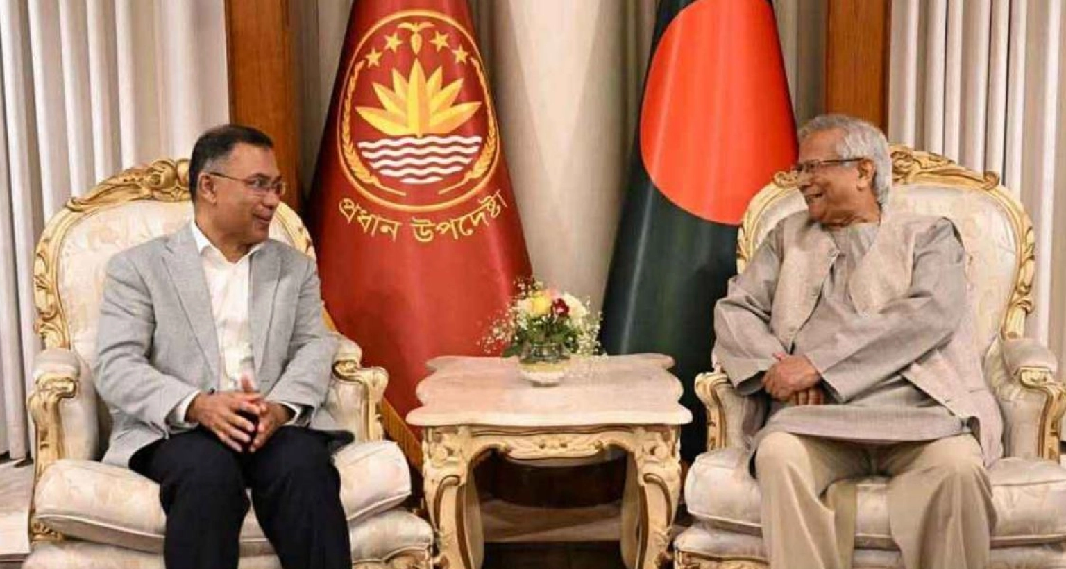 প্রধান উপদেষ্টার সঙ্গে দেড় ঘণ্টা বৈঠক শেষে যমুনা ছাড়লেন তারেক রহমান