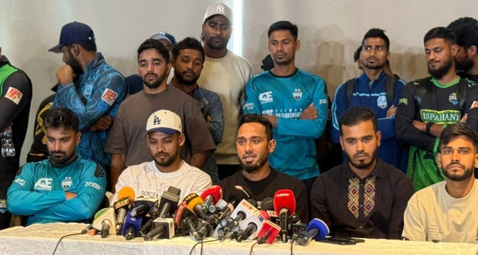 ঢাকা ক্যাপিটালসের অধিনায়ককে অজানা নম্বর থেকে হুমকি