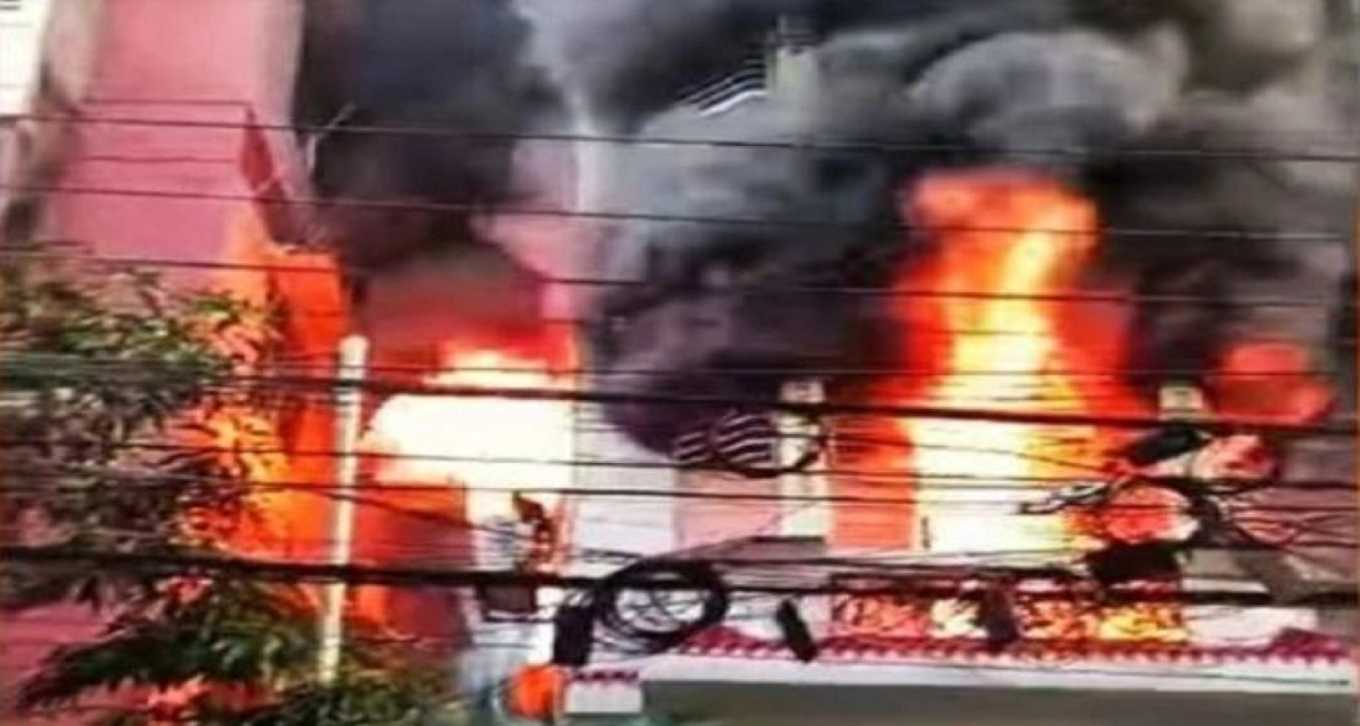 উত্তরায় ভয়াবহ আগুনে নিহতের সংখ্যা বেড়ে ৬