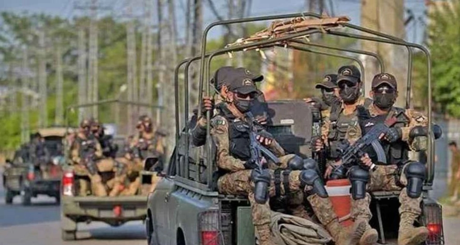 একযোগে দুই ব্যাংক লুট ও পুলিশ স্টেশনে হামলা, ১২ জনের মৃত্যু