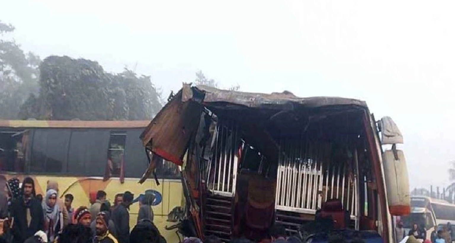 ৩ বাসের মুখোমুখি সংঘর্ষে দুই জনের মৃত্যু