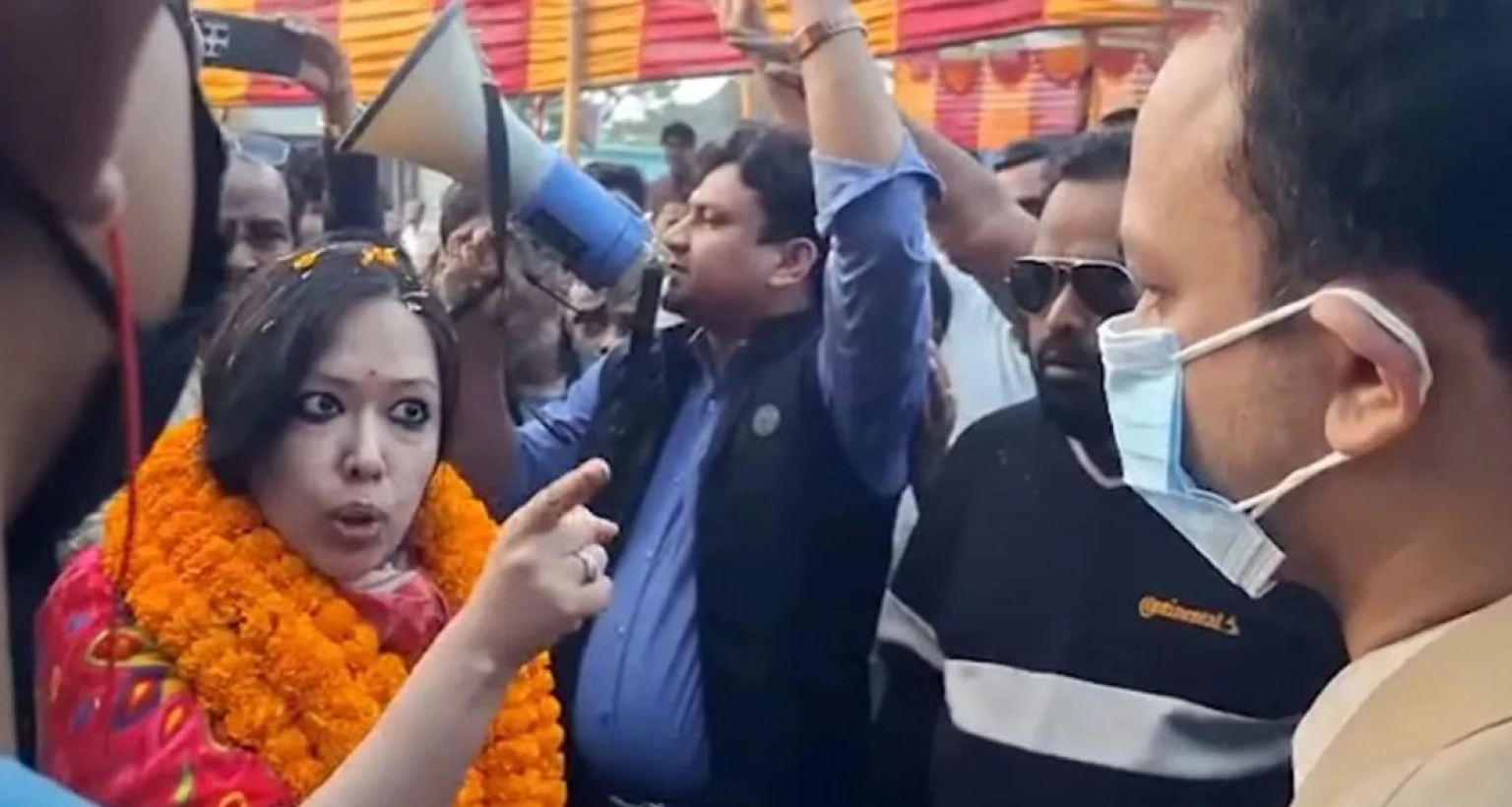 'আমি রুমিন না বললে আপনি এখান থেকে বের হতে পারবেন না স্যার'