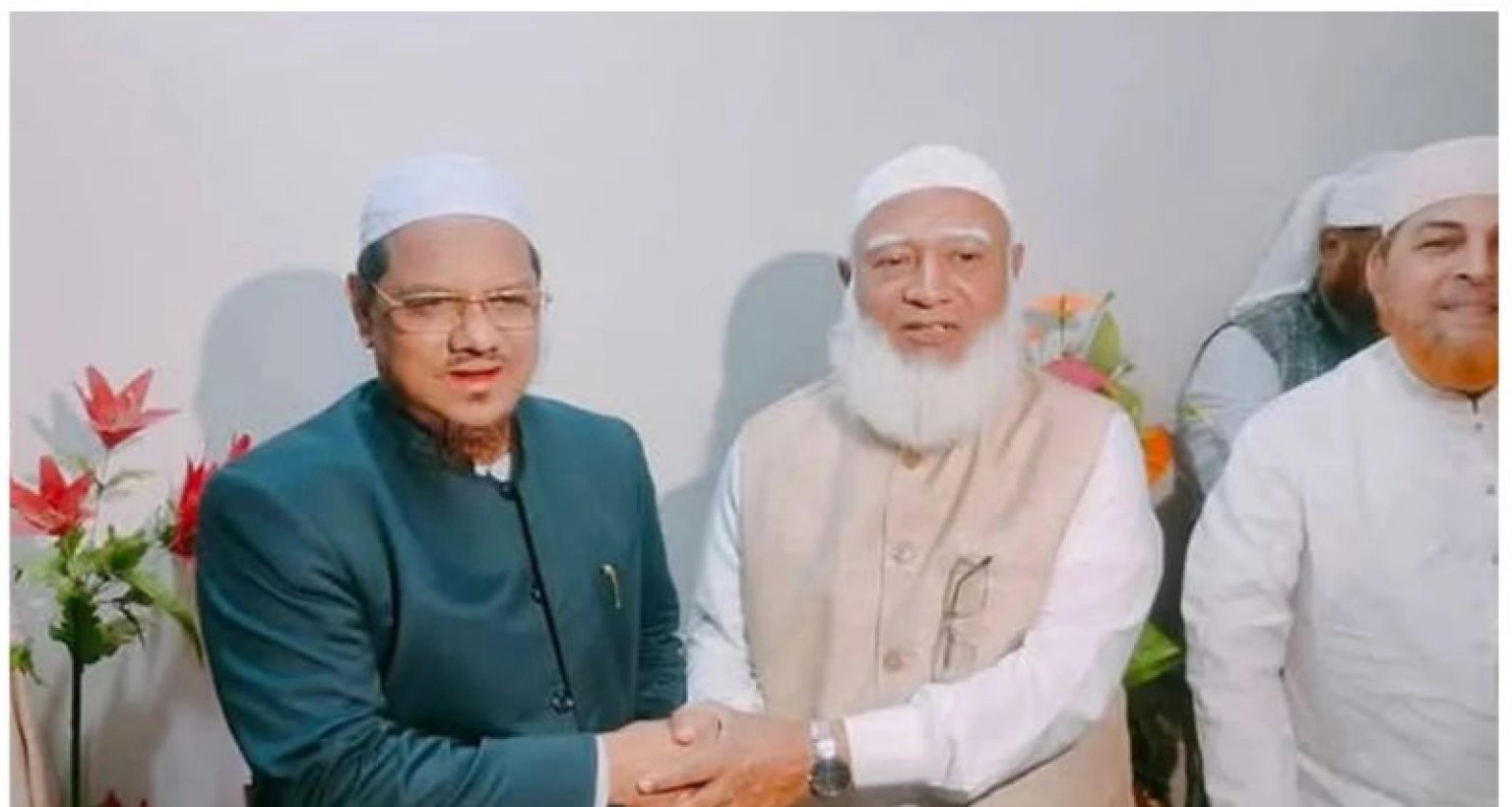 প্রধান উপদেষ্টার সঙ্গে সাক্ষাতের পর এমন সিদ্ধান্তে সুখবর পেলেন চরমোনাই পীর