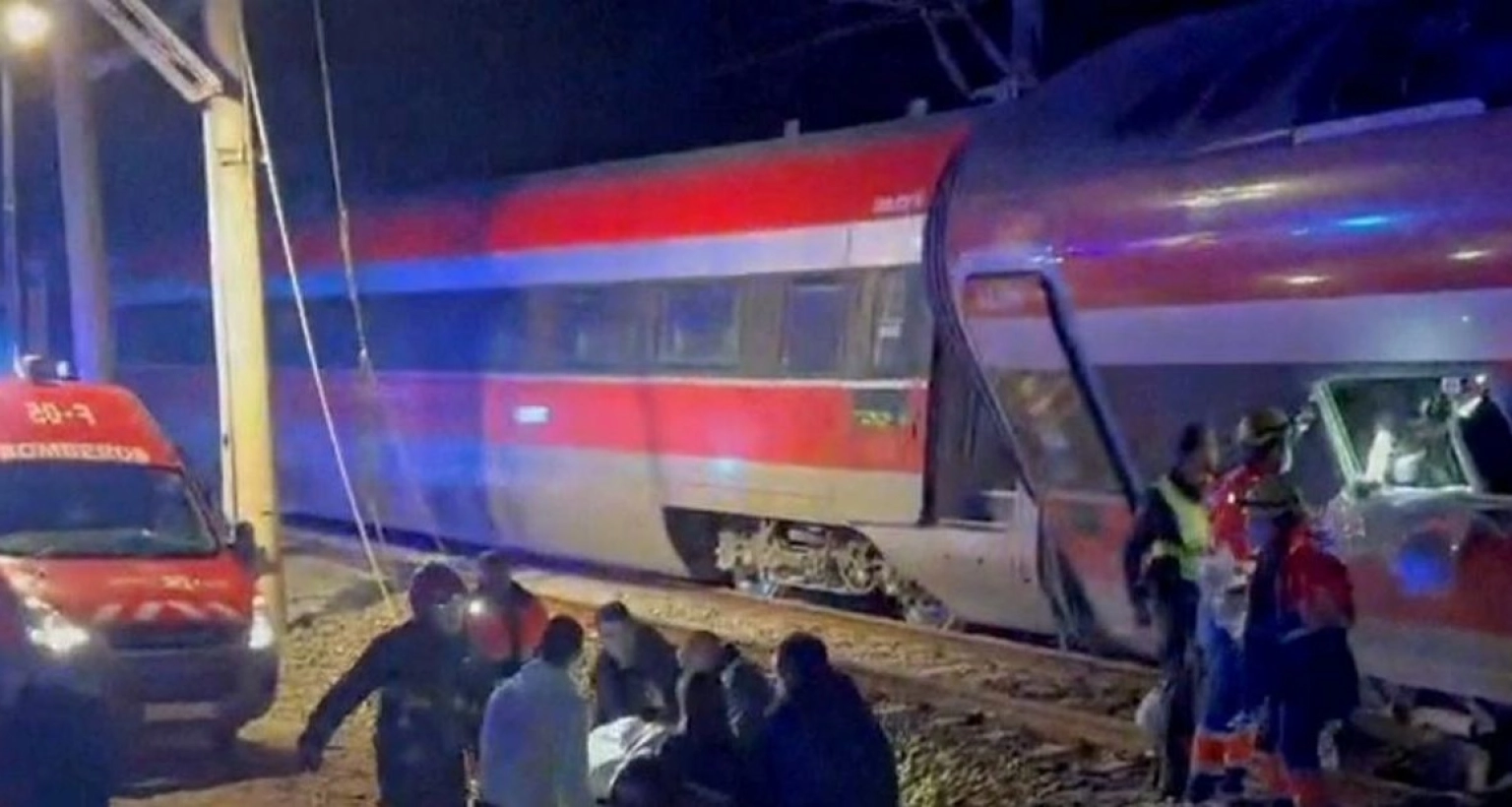 ভয়াবহ-ট্রেন-দুর্ঘটনায়-কমপক্ষে-২১-জনের-মৃত্যু