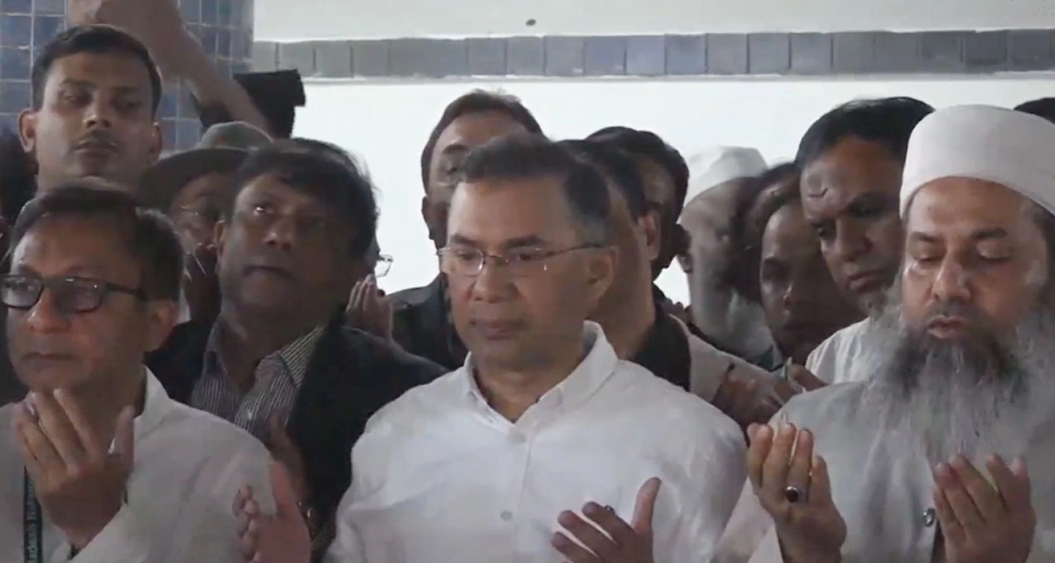 শাহজালালের মাজার জিয়ারত করলেন তারেক রহমান