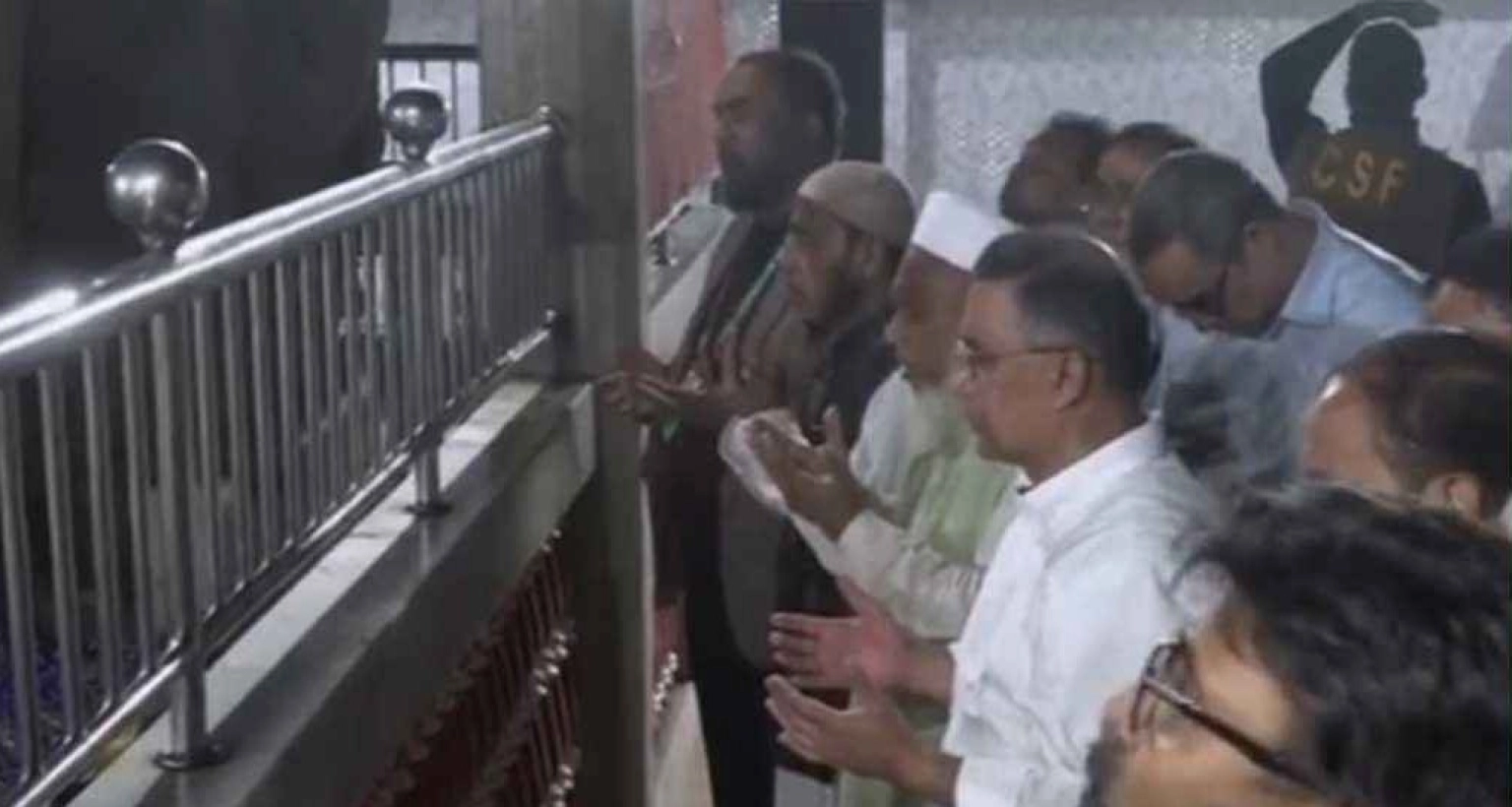 শাহপরাণের মাজার জিয়ারত করলেন তারেক রহমান