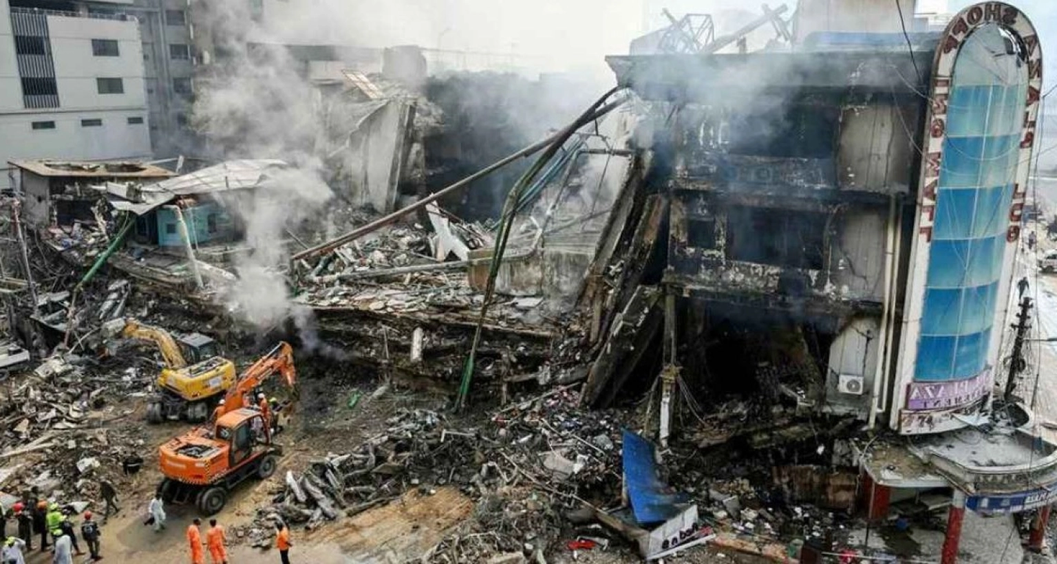 শপিং কমপ্লেক্স গুল প্লাজায় ভয়াবহ আগুন, এখন পর্যন্ত নিহত ৬১