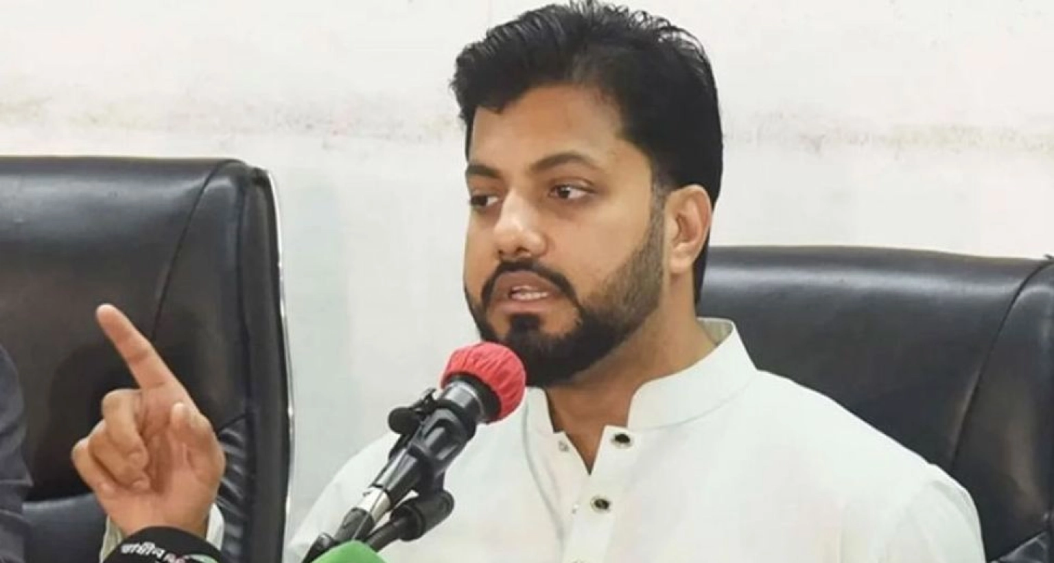 ঘোষণা দিলে ঢাকা শহরে জামায়াতের প্রার্থী রাস্তায় নামতে পারবে না : ইশরাক হোসেন