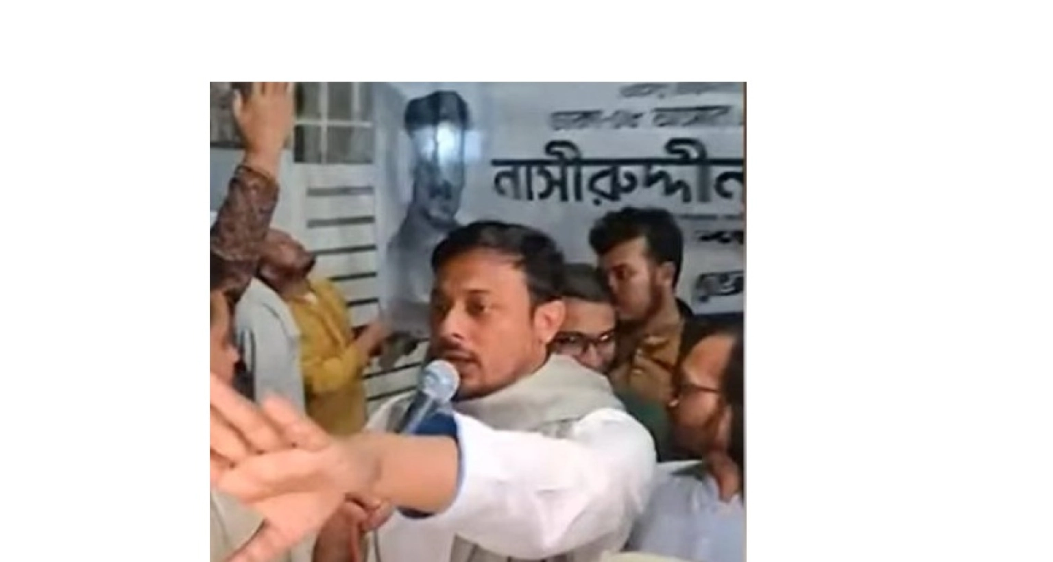 হঠাৎ কী হয়েছে নাসীরুদ্দীন পাটওয়ারীর? স্থগিত সারাদিনের কর্মসূচি