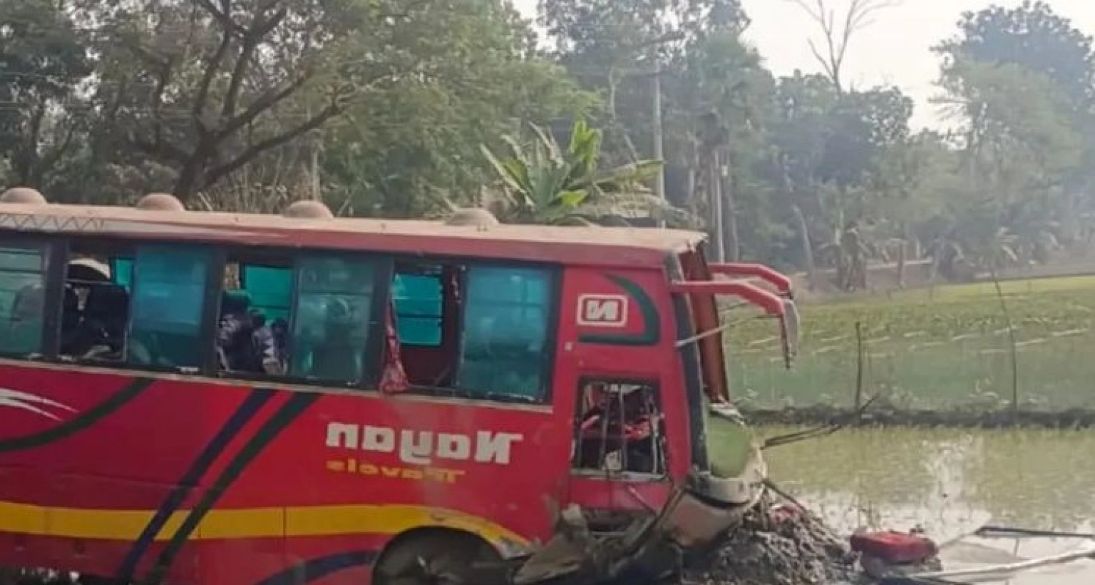 বিয়ের বরযাত্রীসহ বাস খাদে