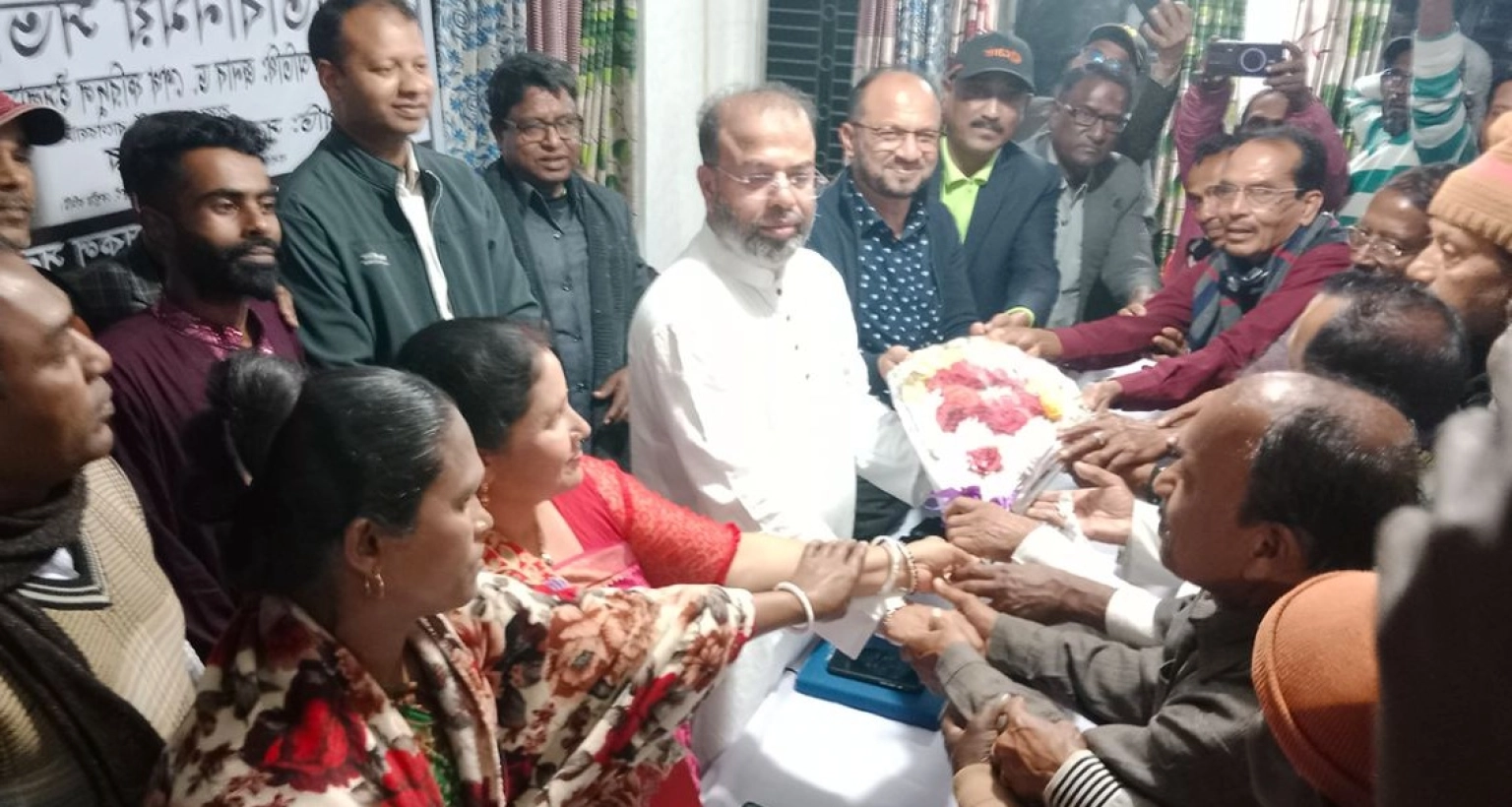 বিএনপিতে যোগ দিলেন ৩ শতাধিক হিন্দু-খ্রিস্টান ধর্মের লোকজন