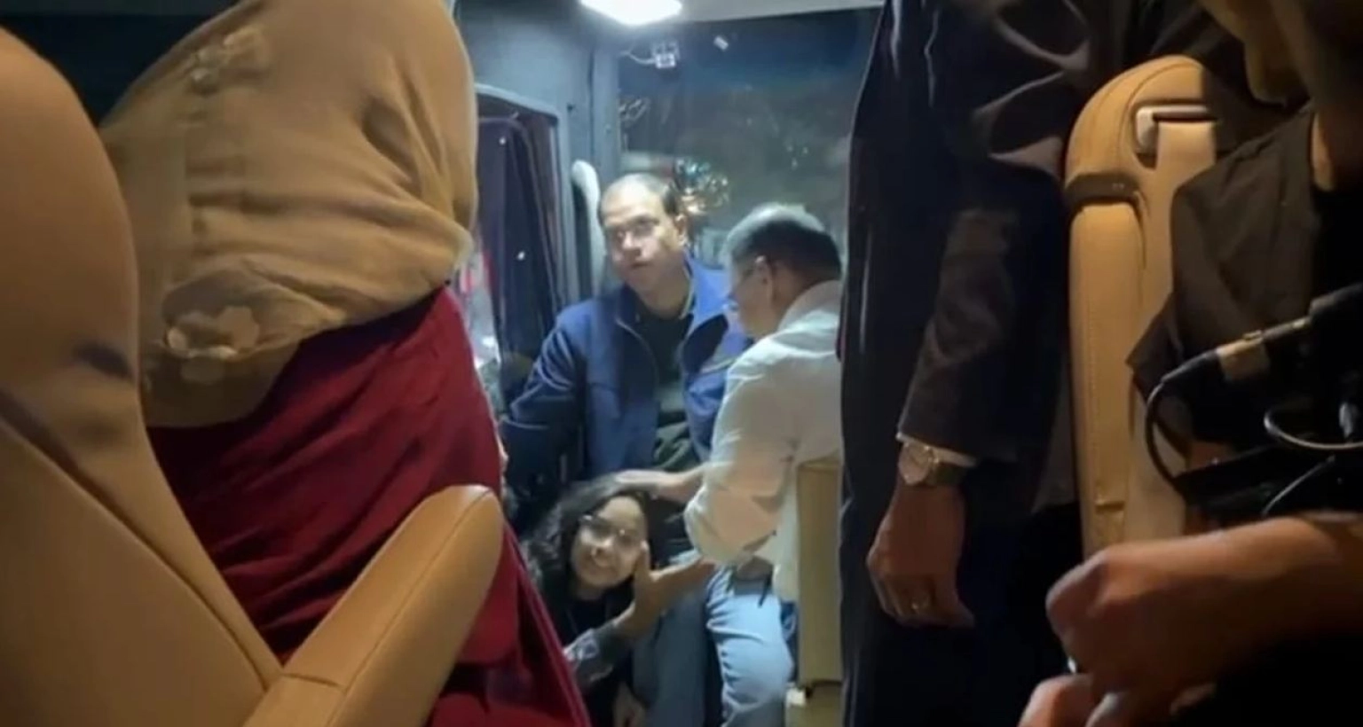 জনসভায় যাওয়ার পথে এক আবেগঘন মুহূর্তের সাক্ষী হলেন তারেক রহমান