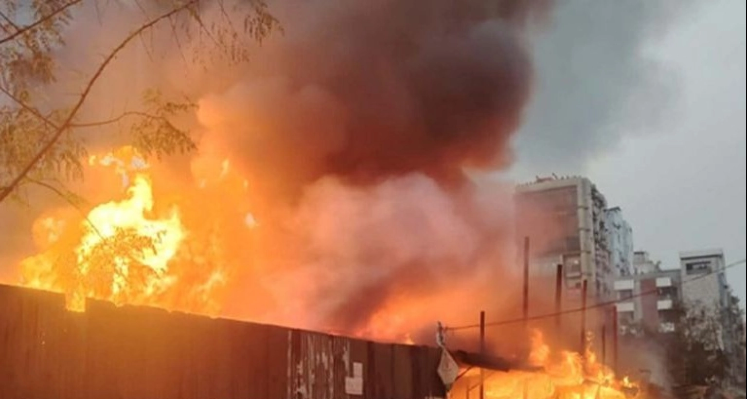 রাজধানীর উত্তরার ১১ নম্বর সেক্টরে অগ্নিকাণ্ড