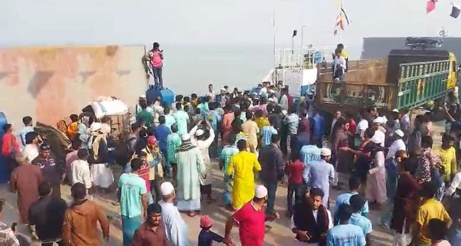 এইমাত্র পাওয়া: এবার বিএনপি-এনসিপি সংঘর্ষ