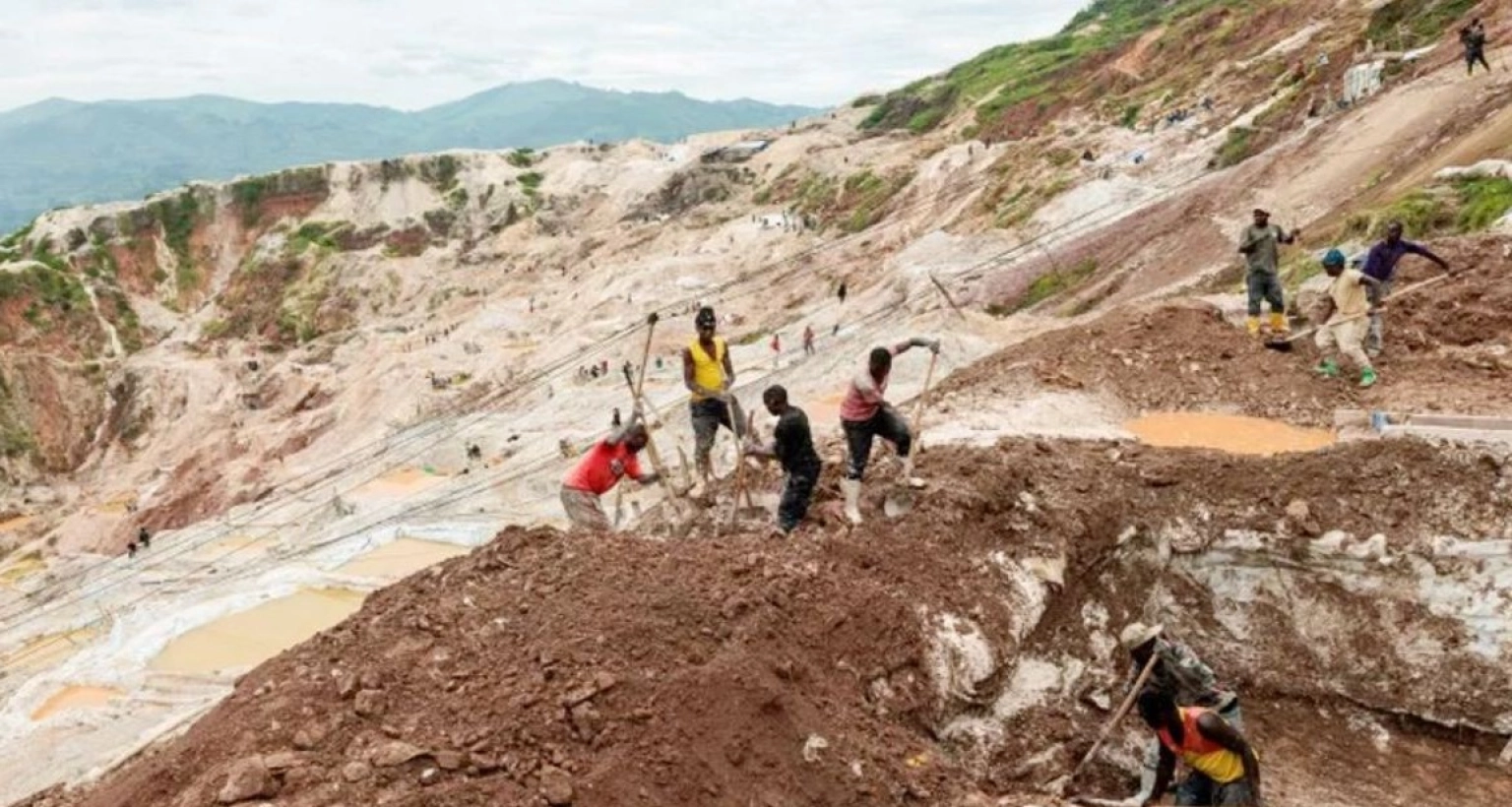 খনি ধসে ২০০ জনের বেশি মানুষ নিহত!