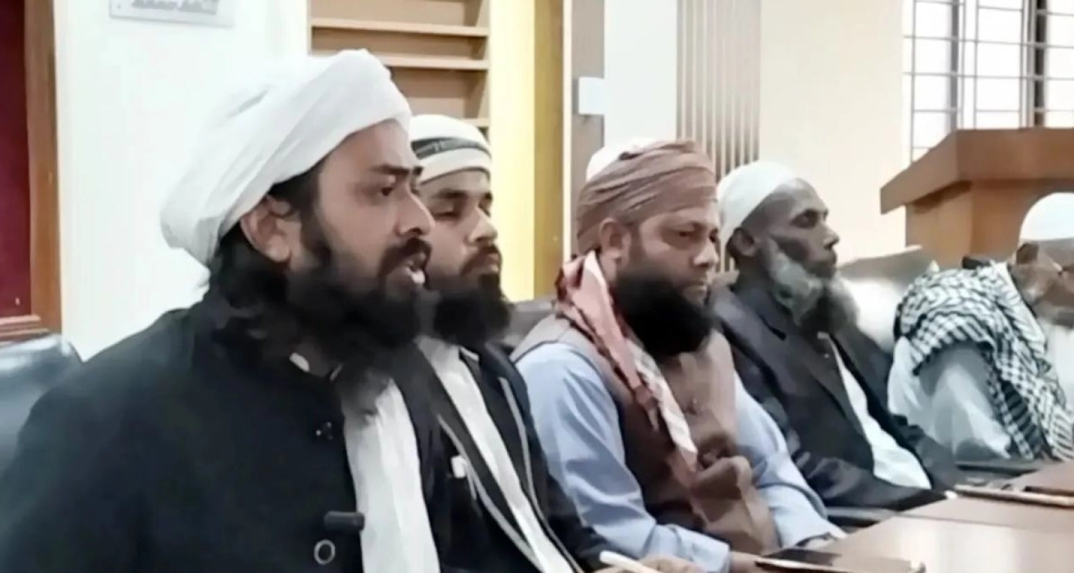 ব্রেকিং নিউজ: বিএনপিকে সমর্থন দিয়ে সরে দাঁড়ালেন জামায়াত জোটের প্রার্থী