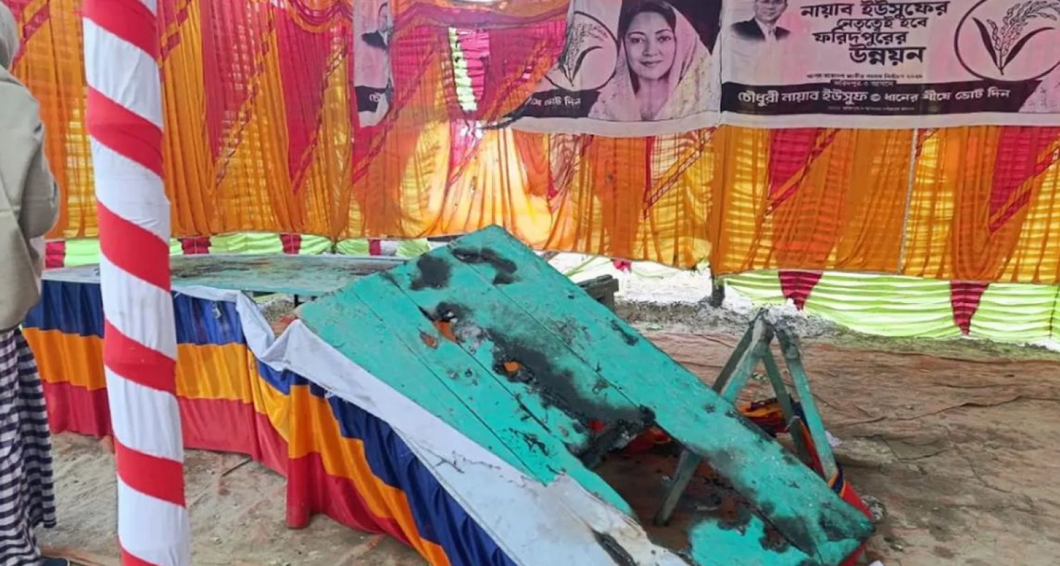 বিএনপির নির্বাচনী ক্যাম্পে আগুন