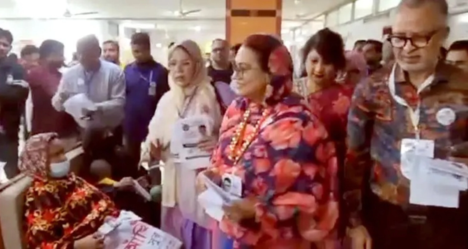 ধানের শীষের প্রচারে আ. লীগের সাবেক প্রতিমন্ত্রীর স্ত্রী