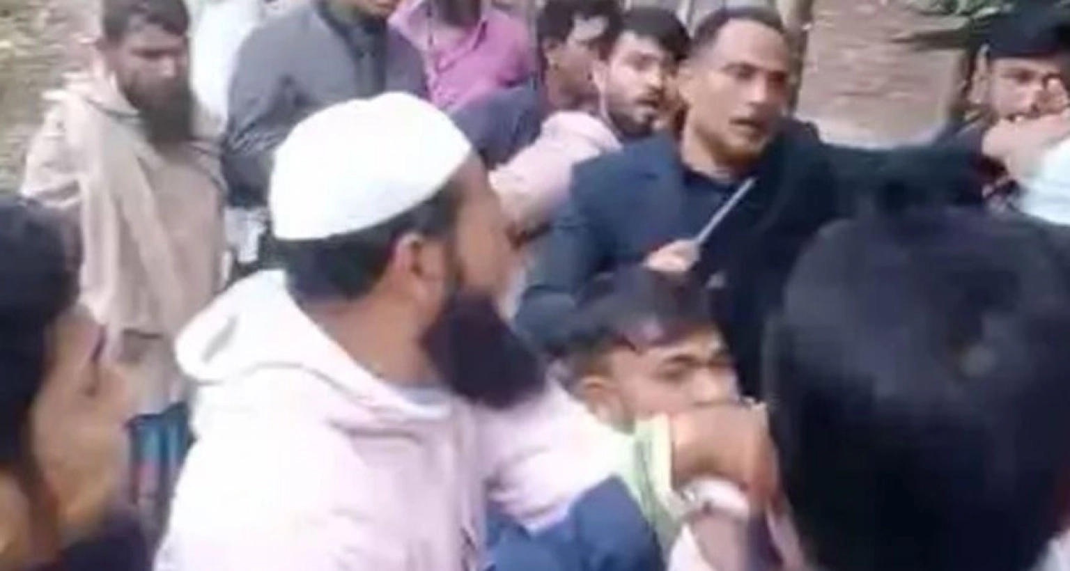 বিএনপি-জামায়াত সংঘর্ষ, হাসপাতালে গুরুতর আহত ৮ জন