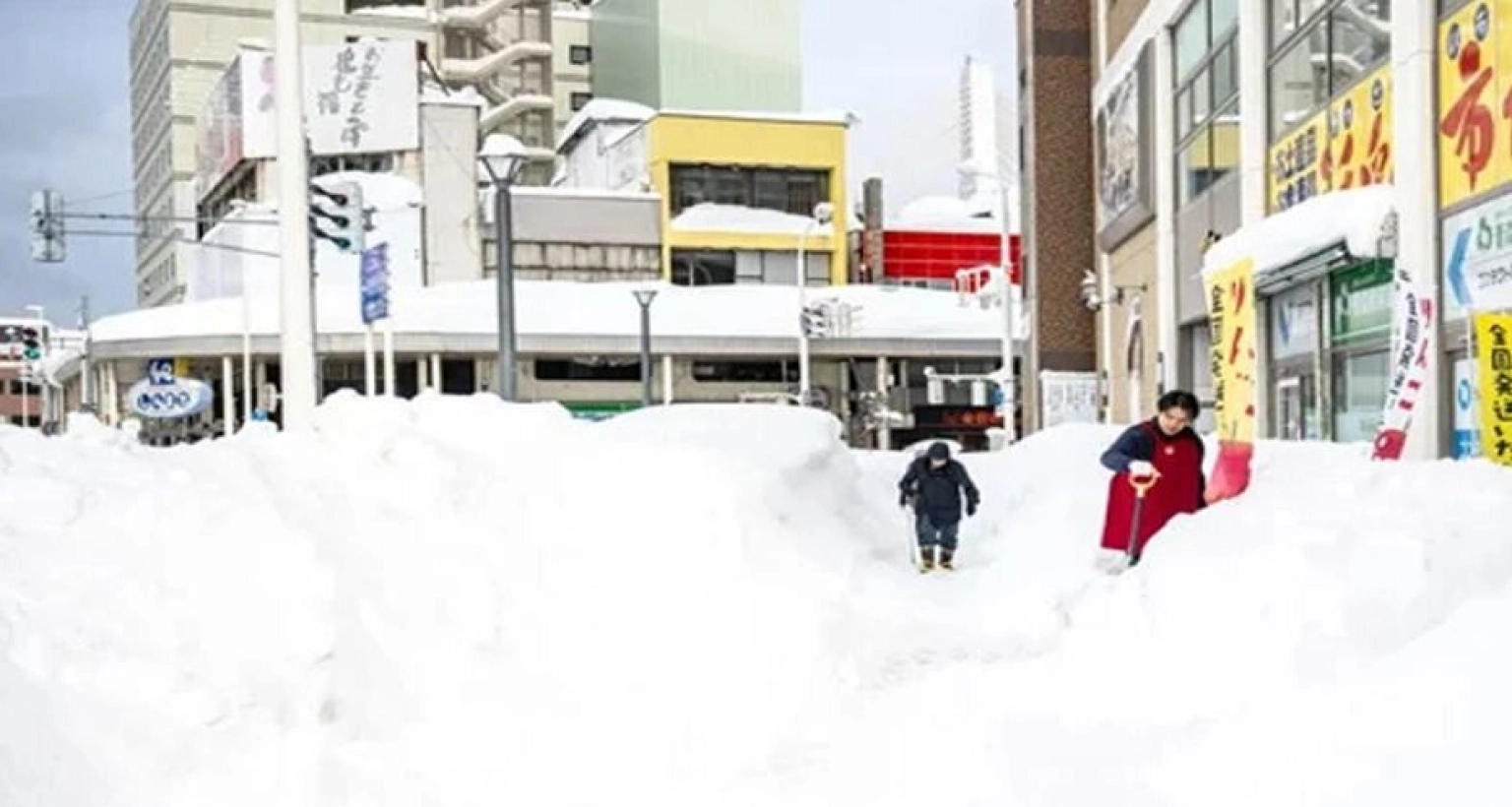 তুষারপাতে ৩০ জনের মৃত্যু