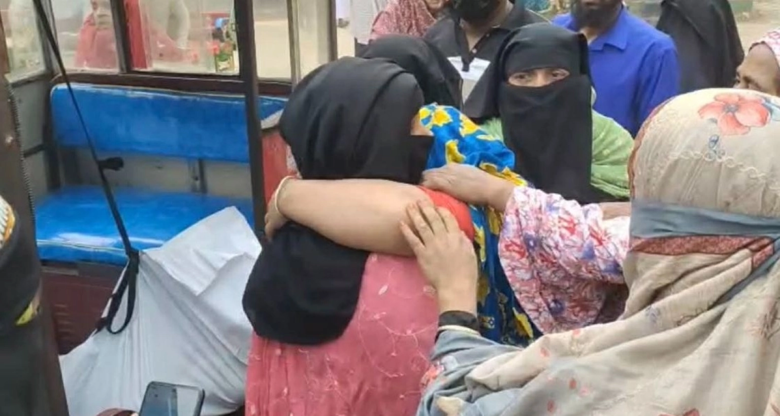 ভয়াবহ সংঘর্ষে ১ জনের মৃত্যু, পরিস্থিতি নিয়ন্ত্রণে পুলিশ, সেনাবাহিনী ও বিজিবি