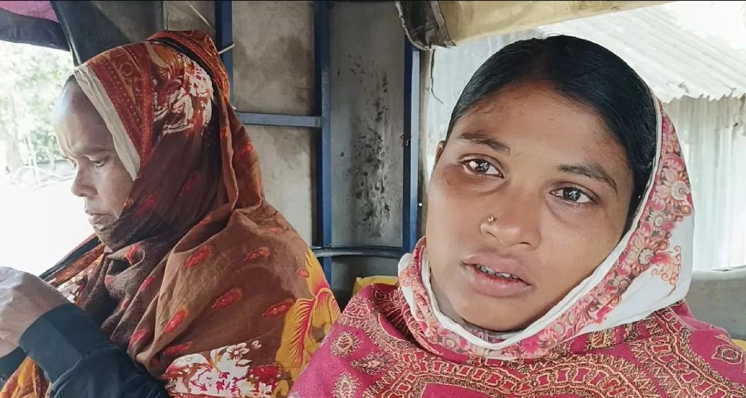 স্বামীকে-খুঁজে-পেতে-স্ত্রীর-মাইকিং--কেন-জানেন-