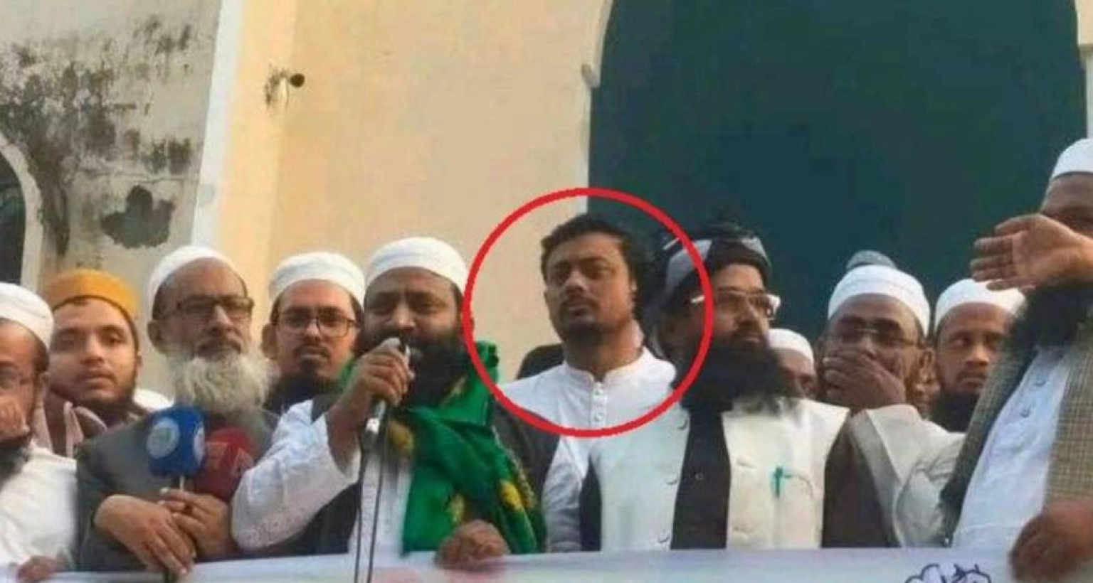 এবার সবাইকে চমকে দিলেন নাসীরুদ্দীন পাটওয়ারী