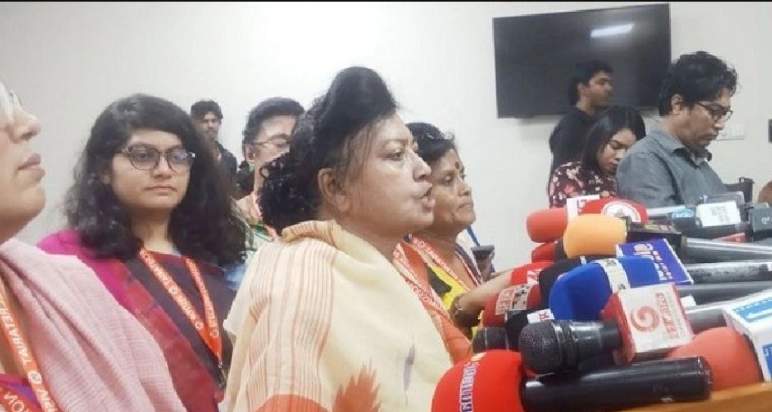 এবার জামায়াত আমিরের প্রার্থিতা বাতিলের দাবিতে ইসিতে ১১ নারী সংগঠন