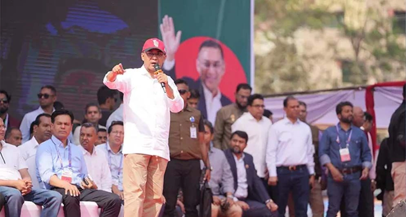 গ্রামে গ্রামে গিয়ে মা-বোনদের বিভ্রান্ত করছে একটি দল: তারেক রহমান