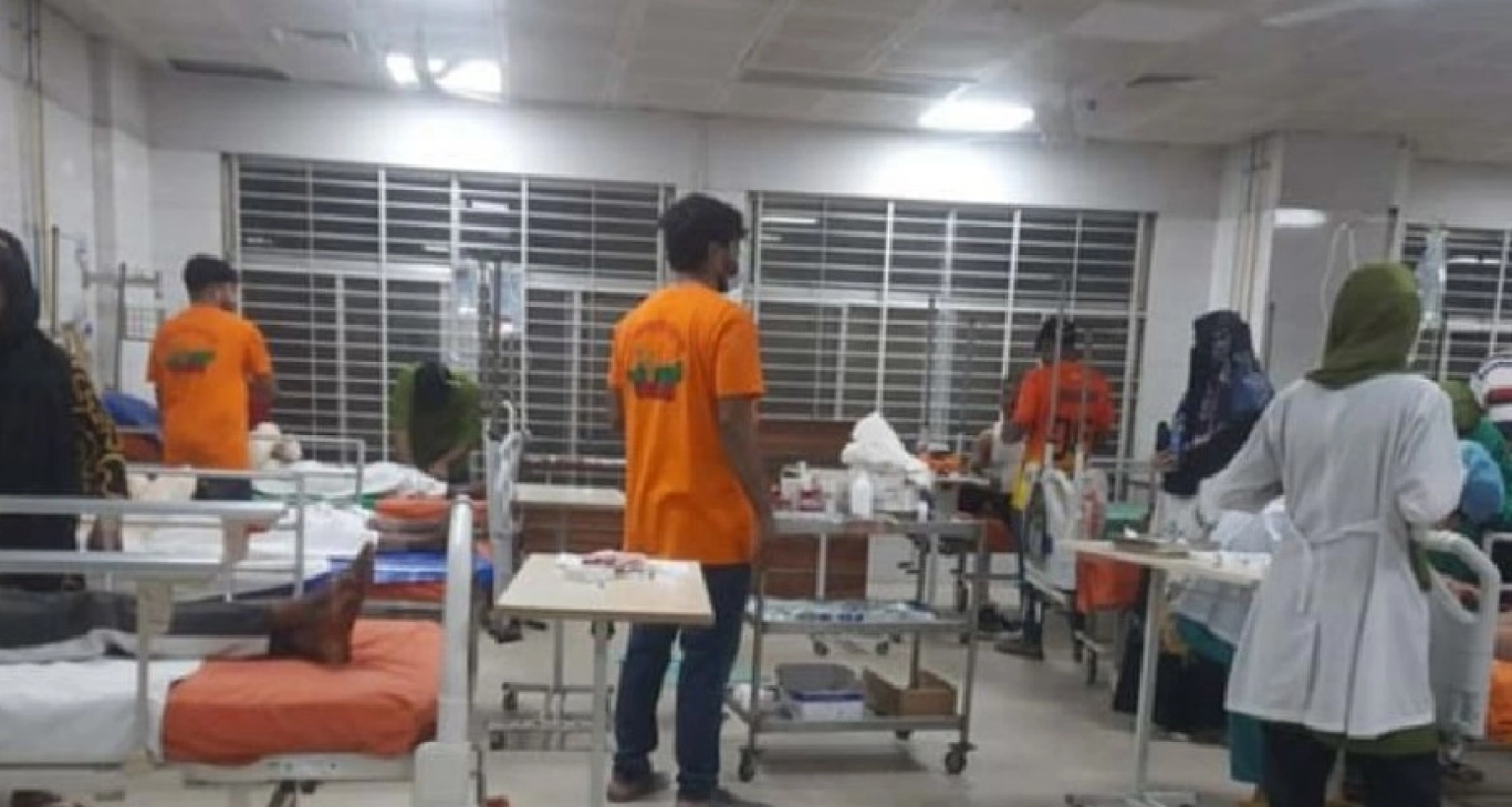 মর্মান্তিক ঘটনা বিএনপি অফিসের সামনে, ২১ জনের অবস্থাই গুরুতর