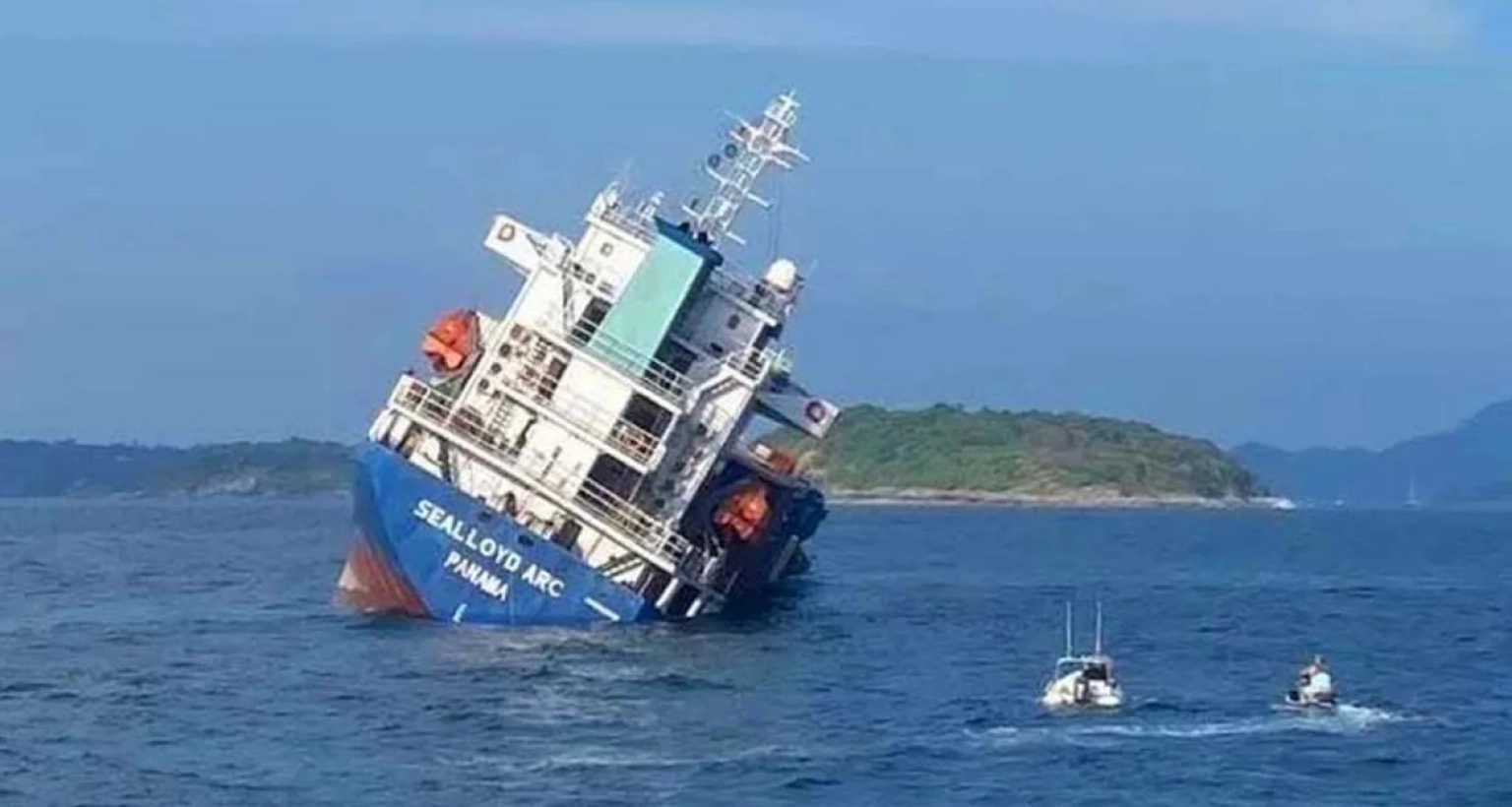 দুর্ঘটনার কবলে কার্গো জাহাজ, ১৬ বাংলাদেশি নাবিককে নিরাপদে উদ্ধার