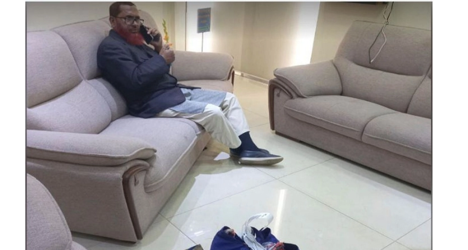 বিপুল পরিমাণ টাকাসহ জেলা জামায়াতের আমির আটক