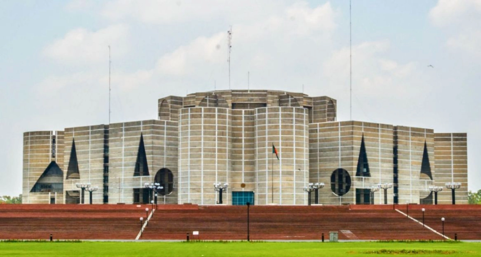 এবার যে ঐতিহাসিক সিদ্ধান্ত নতুন মন্ত্রিসভার শপথ অনুষ্ঠান নিয়ে