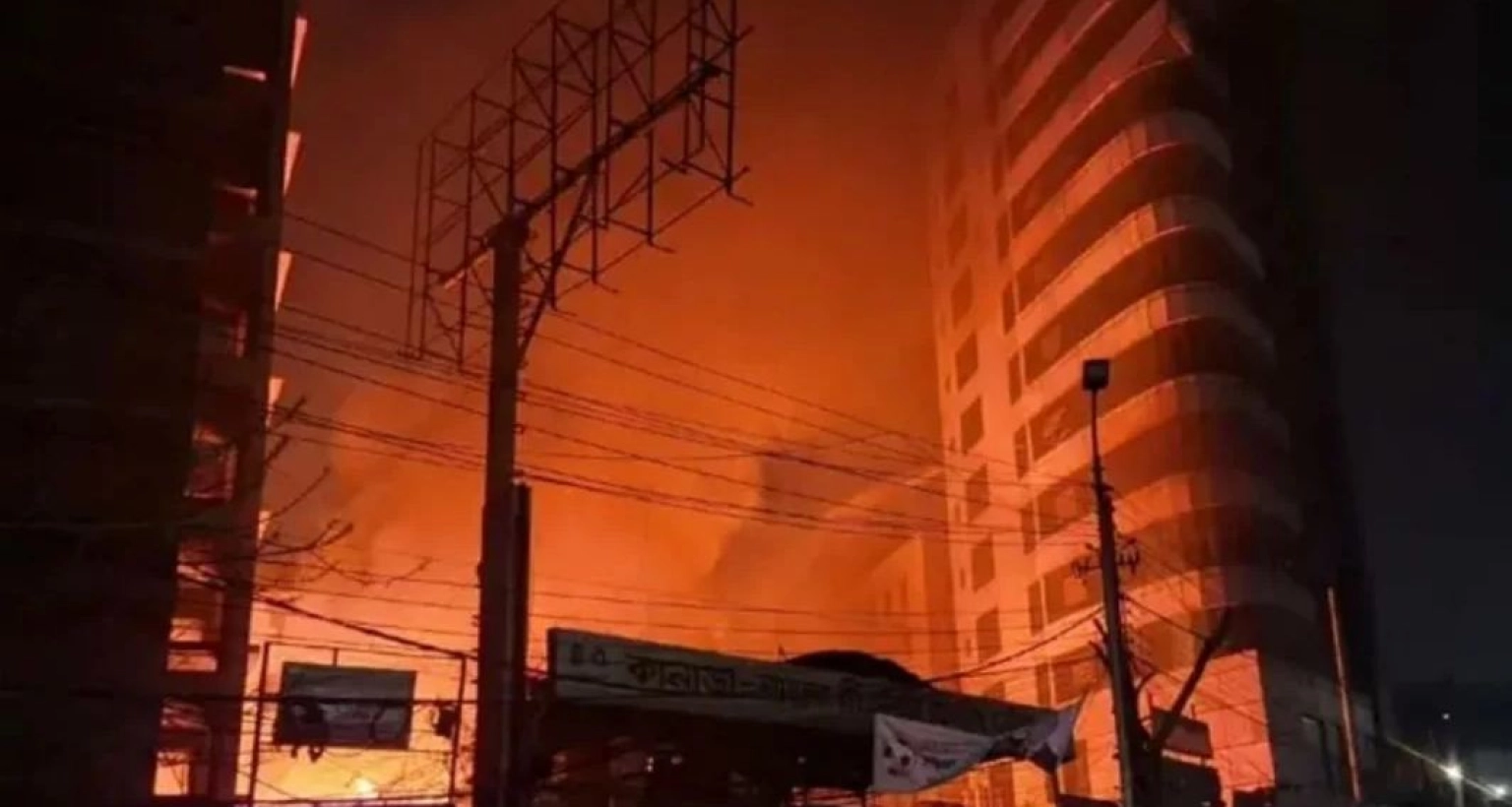 রাজধানীর কারওয়ান বাজারে আগুন