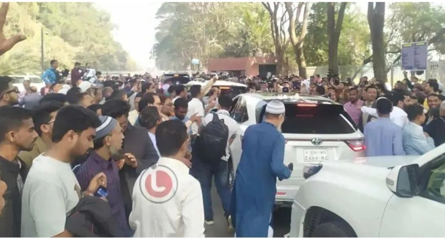 সংসদ ভবনে আসা শুরু করেছেন বিএনপির নবনির্বাচিত সংসদ সদস্যরা