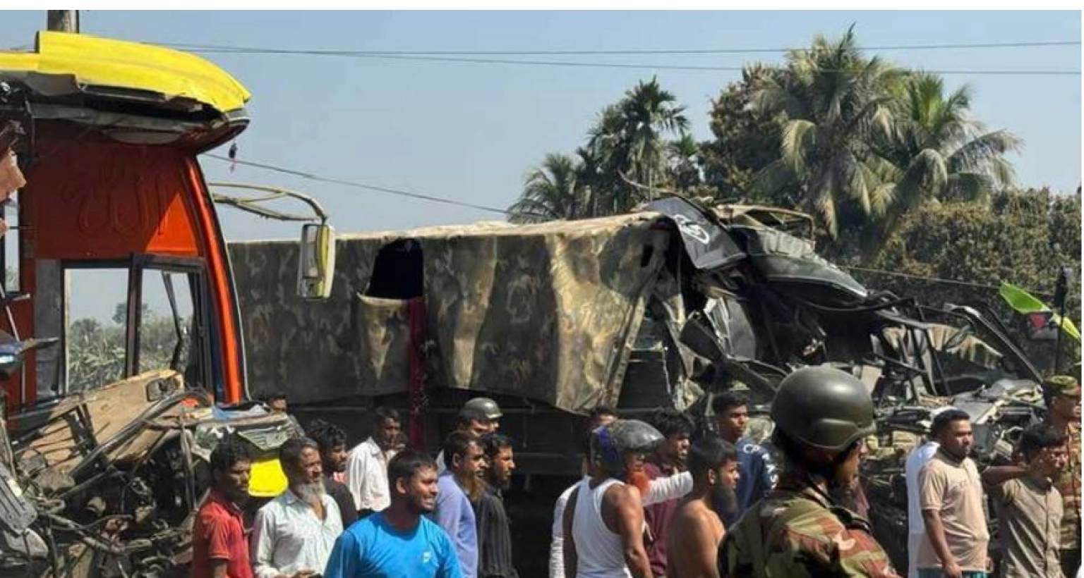 ট্রাকের সঙ্গে যাত্রীবাহী বাসের মুখোমুখি সংঘর্ষ, ৩ জনের মৃত্যু