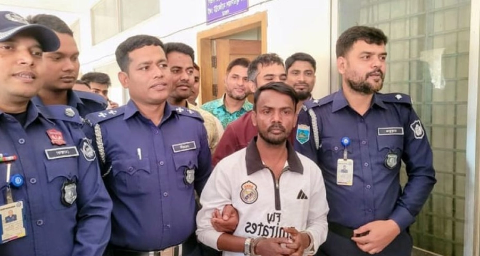 গ্রেপ্তারের পর কারাগারে হিরো আলম