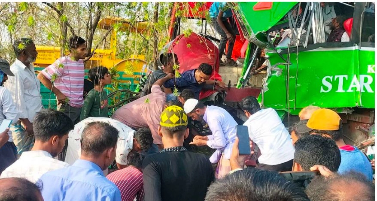  দুটি যাত্রীবাহী বাসের সংঘর্ষে ২ জনের মৃত্যু