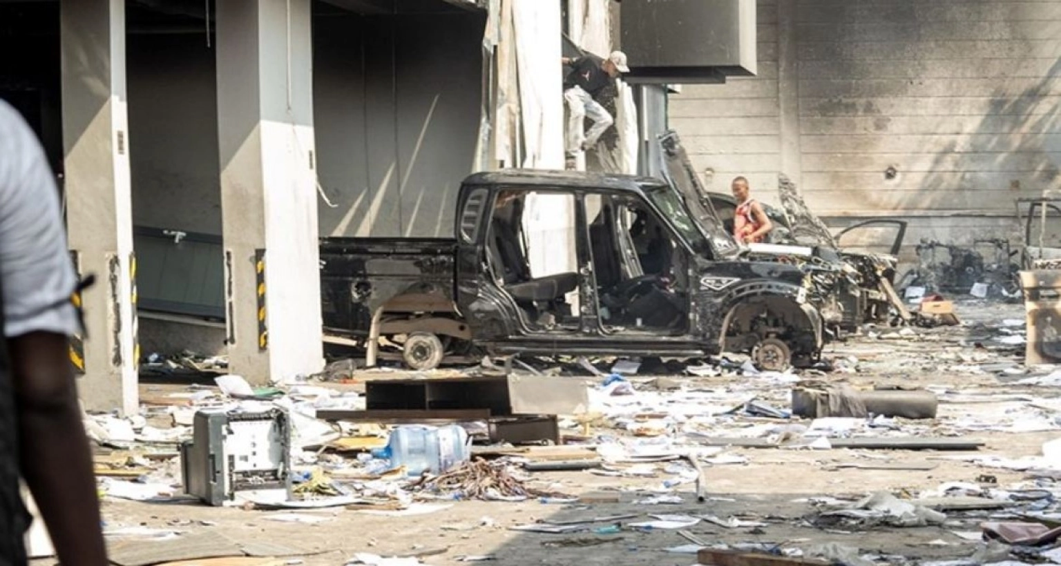 বাসভবনে গ্যাস সিলিন্ডার বিস্ফোরণে নিহতের সংখ্যা বেড়ে ১৬