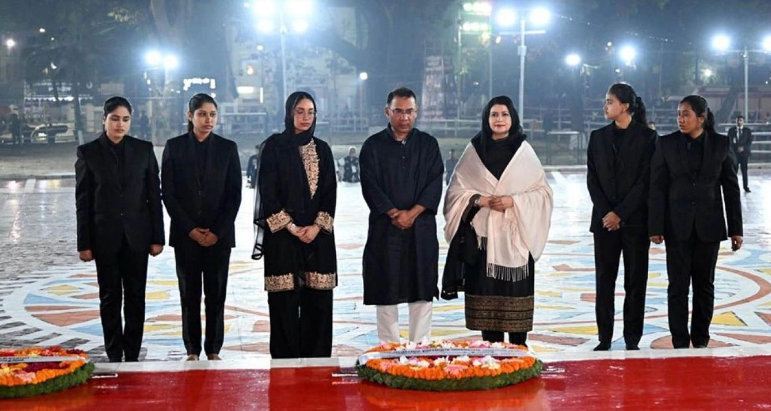 শহীদ মিনারে জিয়াউর রহমান-খালেদা জিয়ার পরিবারের পক্ষ থেকে শ্রদ্ধা নিবেদন