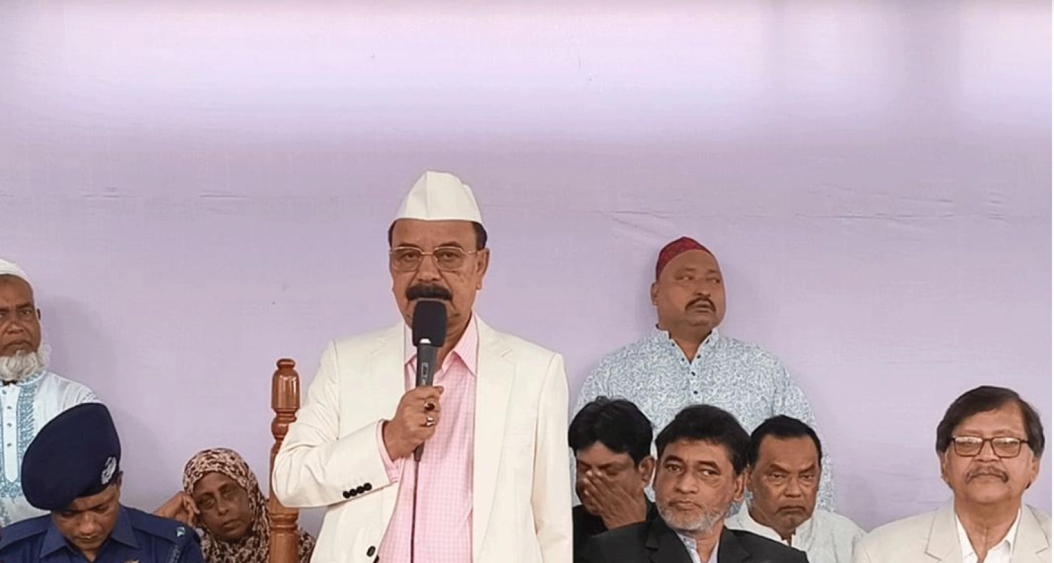  বিএনপি’র কেউ থানা কমিটির অনুমতি ছাড়া থানায় কোনো কাজে যাবেন না: গয়েশ্বর চন্দ্র রায়