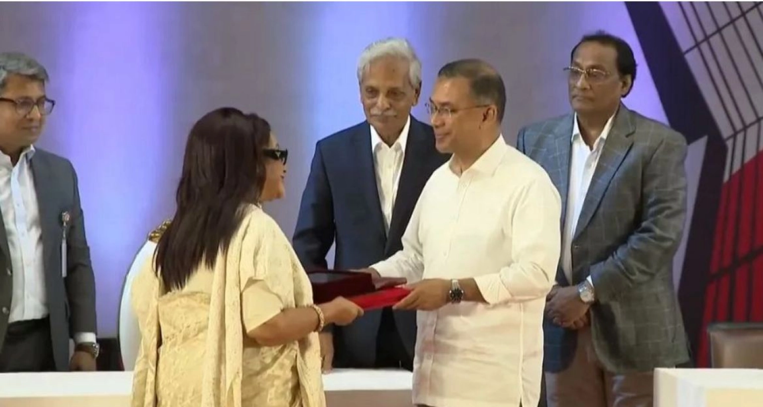  একুশে পদক প্রদান করলেন প্রধানমন্ত্রী তারেক রহমান