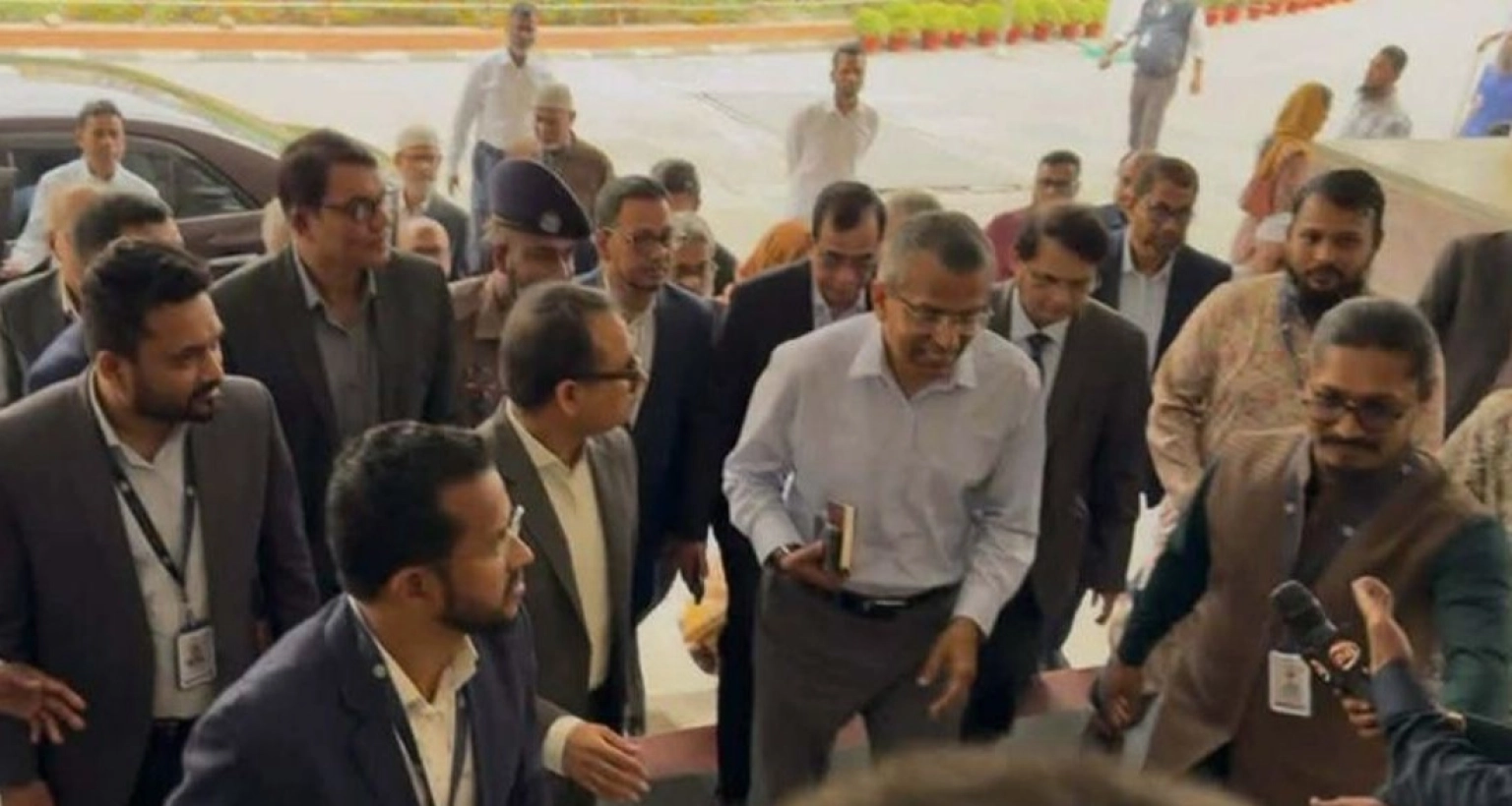 'আগে কাজ, পরে কথা হবে'