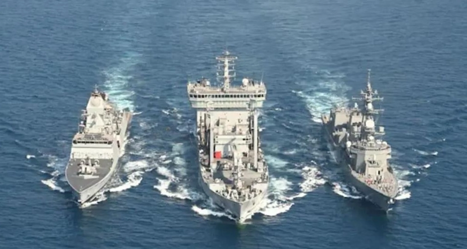 ৪২টি-যুদ্ধজাহাজ-২৯টি-সামরিক-উড়োজাহাজ-নিয়ে-ভারতীয়-নৌবাহিনীর-মহড়া