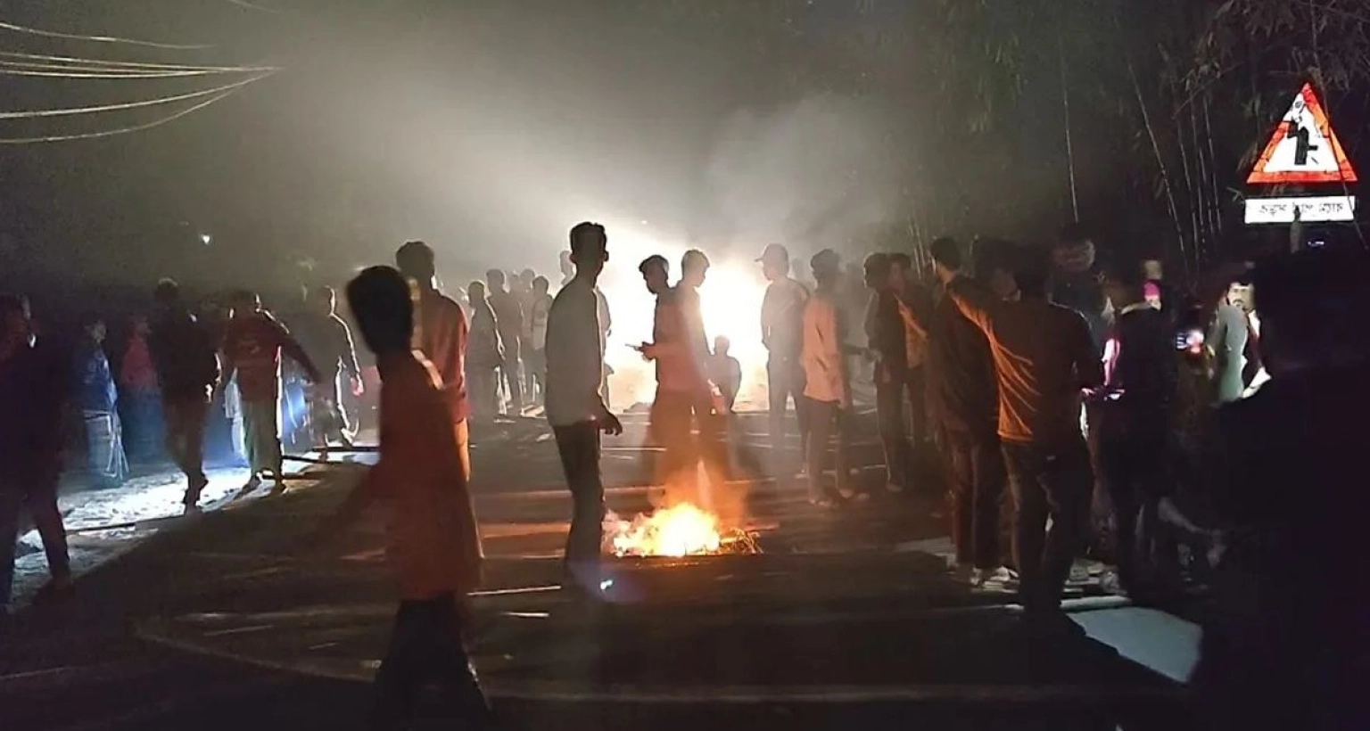 পুলিশ ও এলাকাবাসীর মধ্যে সংঘর্ষ, হামলা-মারামারি