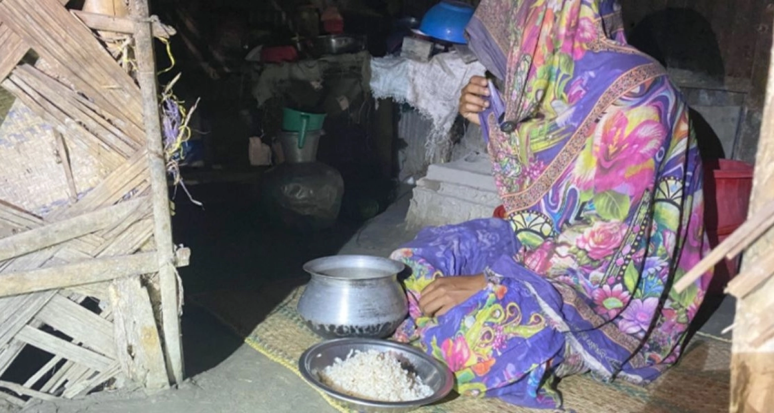 শুধু পানি খেয়ে, আবার কখনো পঁচা ভাত খেয়েই সেহরি ও ইফতার অসহায় আয়েশার