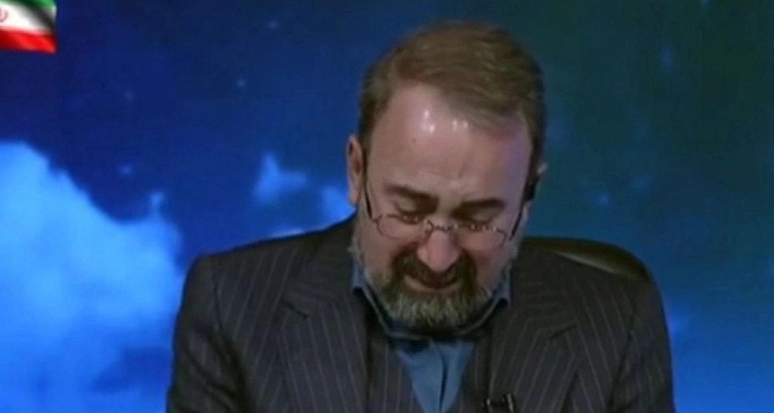 আয়াতুল্লাহ খামেনির মৃত্যুসংবাদ পড়তে গিয়ে কান্নায় ভেঙে পড়লেন উপস্থাপক