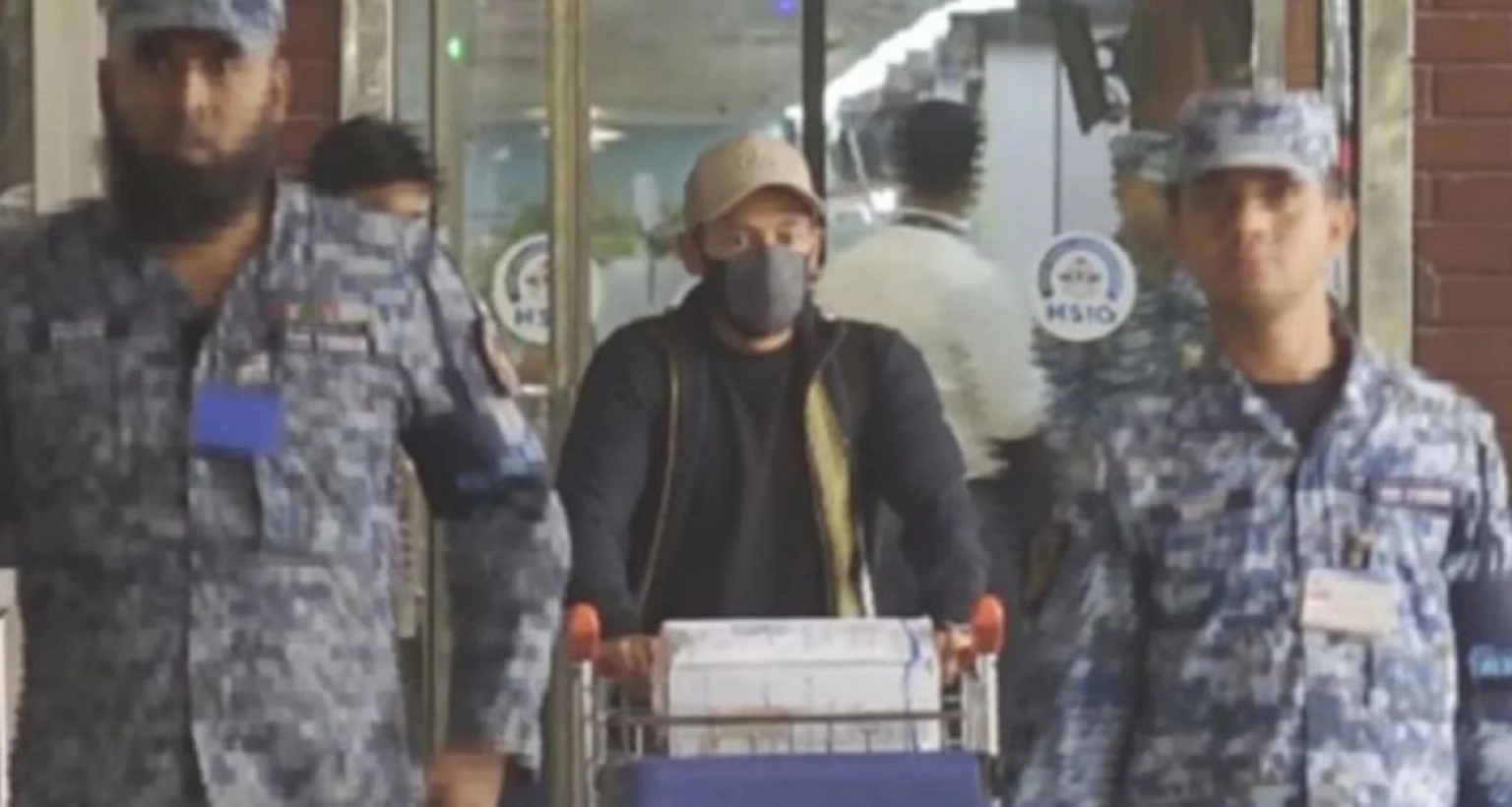 নিরাপদে দেশে ফিরলেন মুশফিকুর রহিম